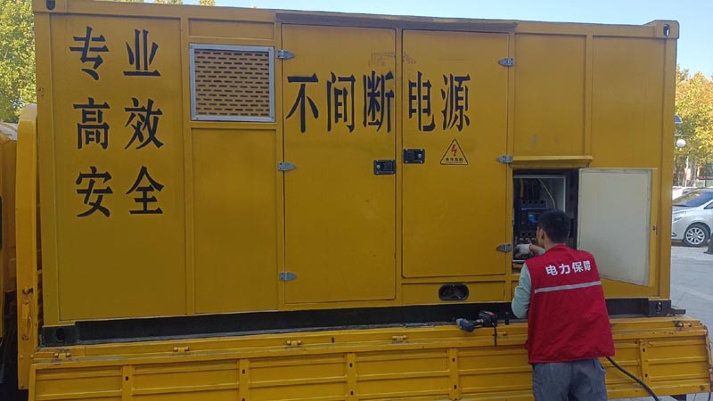 高平柴油发电机组和UPS电源配合使用时，如何避免切换过程中的电力中断？